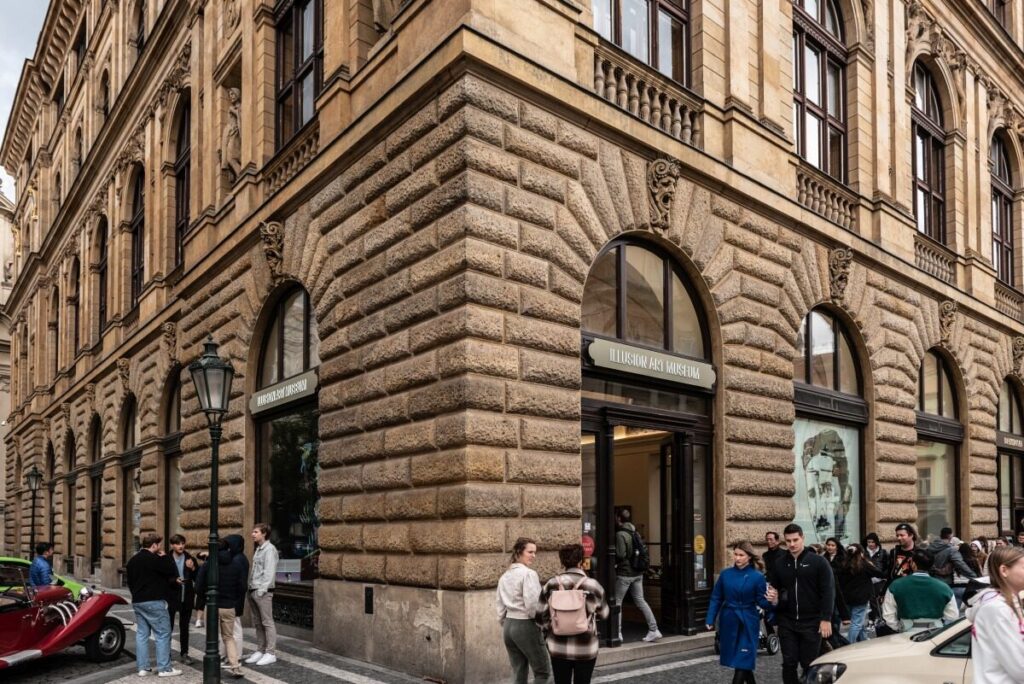The entrance of Illusion Art Museum Prague on Melantrichova Street (Photo: IAM)