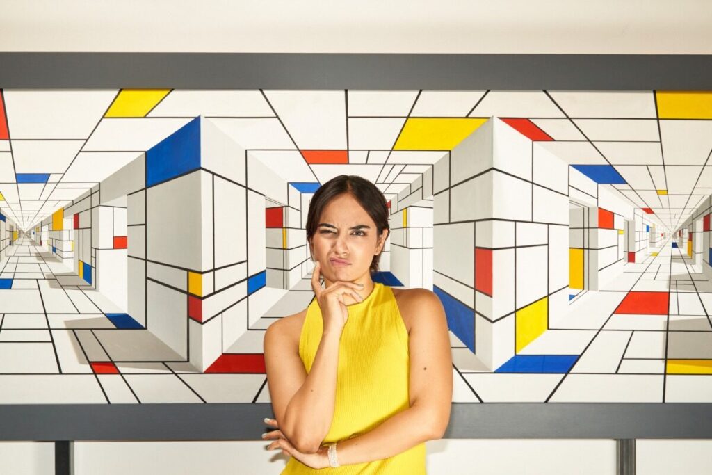 A visitor in front of a perspective illusion at Illusion Art Museum Prague (Photo: IAM)
